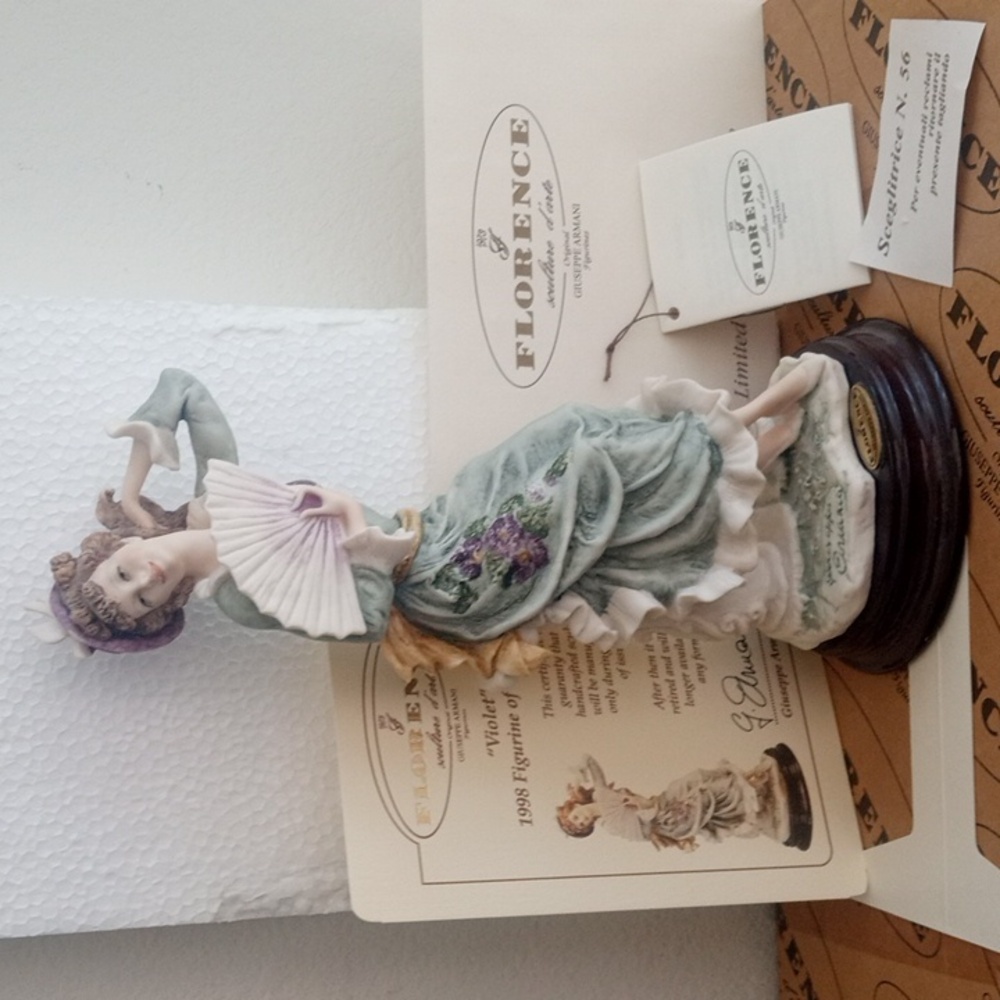 1998 Giuseppe Armani  Figurine Of The Year Sculpture  Violet  NIB